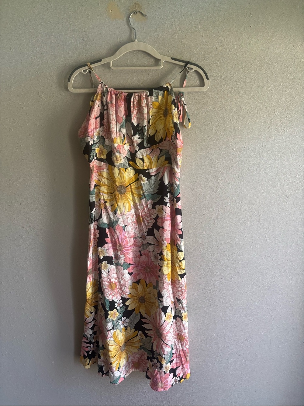 En Crème Floral Spaghetti-Strap Maxi Dress in Yellow & Pink